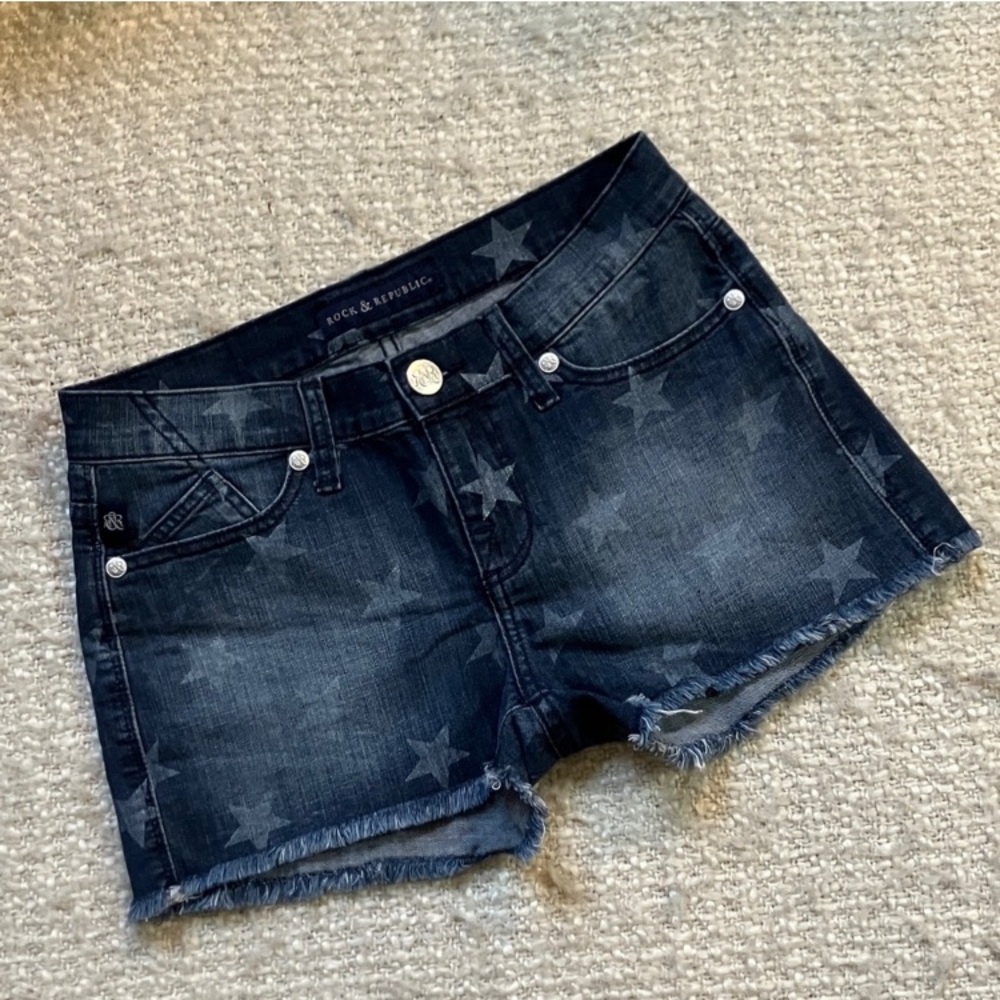 ⭐️⭐️ Rock & Republic Women’s Size 2 Star Denim Cut off Shorts